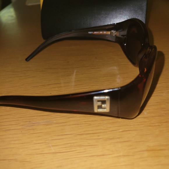 β€οΈβπ₯FENDI Sunglasses case and box - Picture 4 of 13